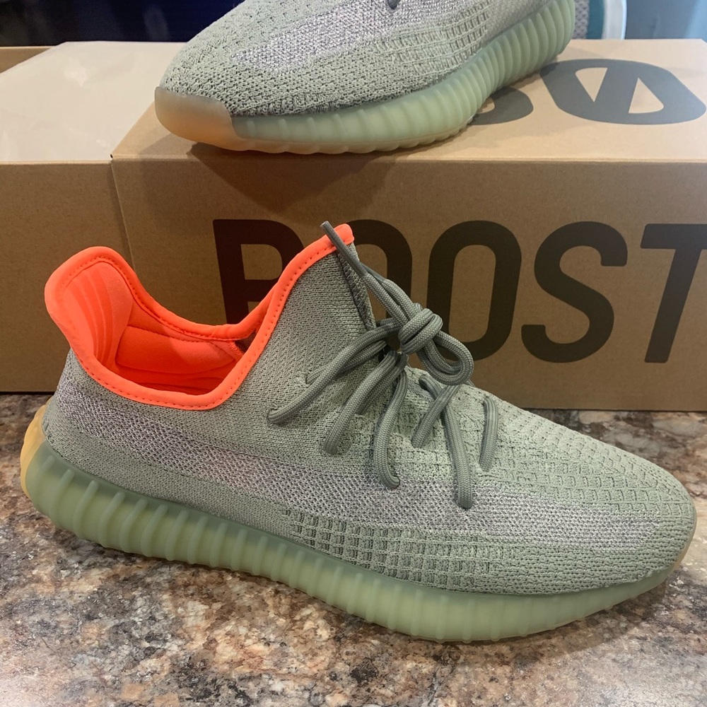 Yeezy 350 v2 Desert sage